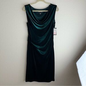Jessica Howard: Elegant Emerald Green Velvet Dress